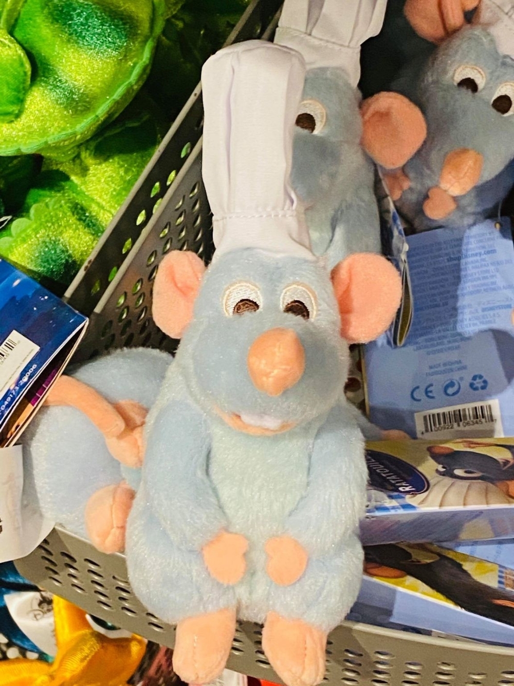 Disney Chef Remi Ratitoulli Shoulder Plush with Magnet.